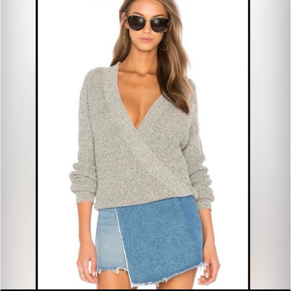 ASTR the Label Stephanie Surplice Neck Sweater Women's Medium Heathered‎ Gray